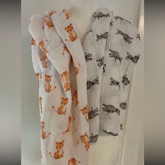 Aiden + Anais Baby Swaddles (2) Safari Zebra Tiger
Muslin Security Blanket - Picture 1 of 5
